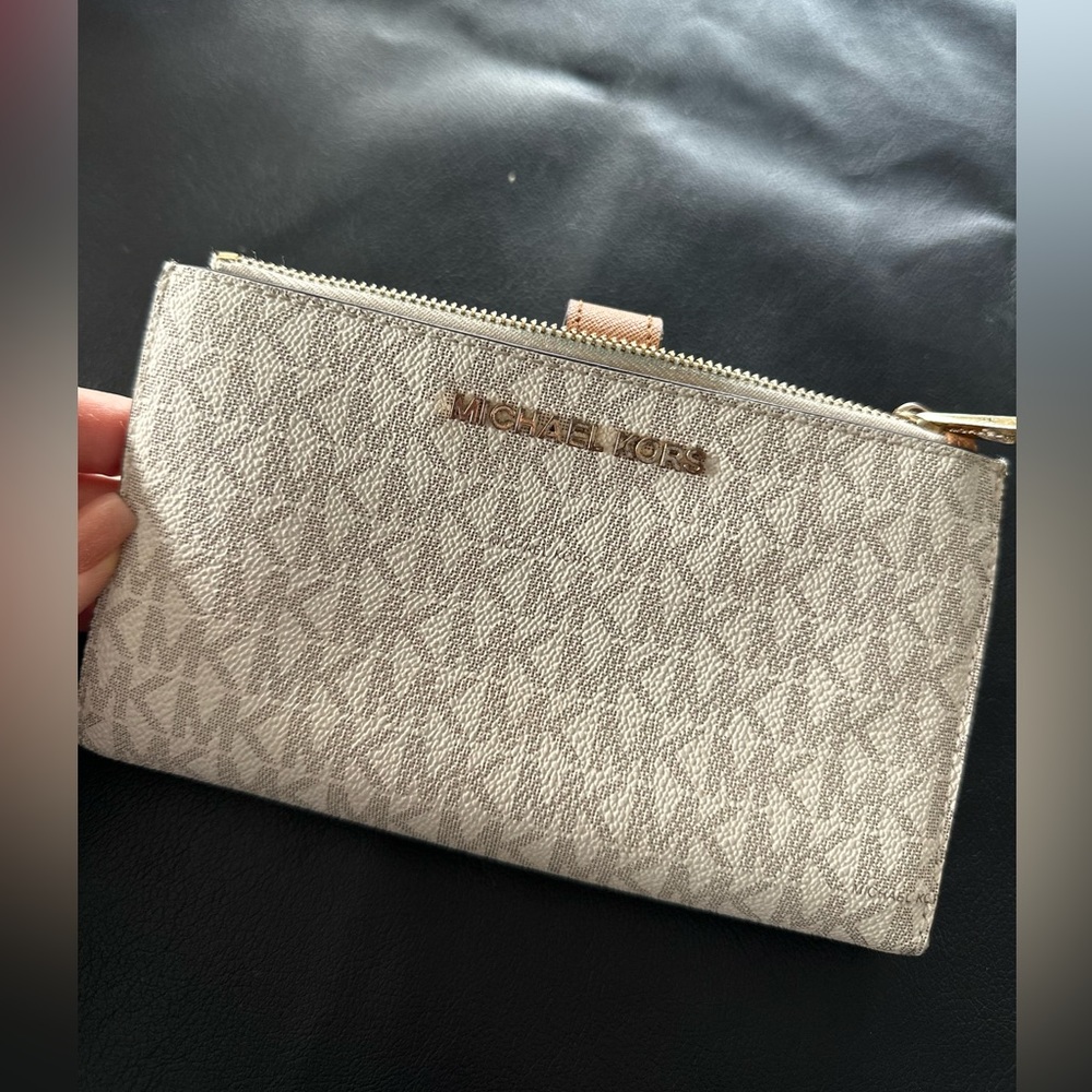 MK Smartphone wallet